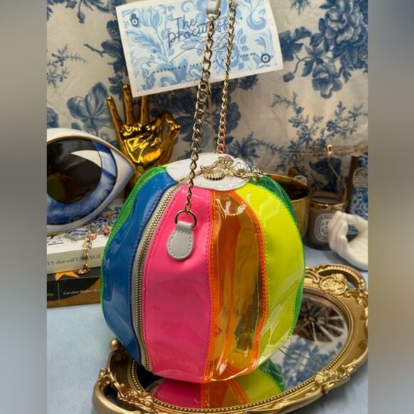 🆕 BETSEY JOHNSON 🧿 NWOT Havin A Ball Beach Ball Novelty Kitsch Crossbody Bag - Picture 4 of 16